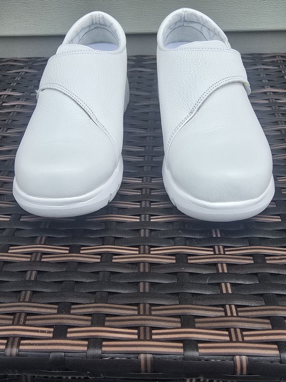 Cherokee White Slip Resistant Nursing Clogs Healthcare Work Shoes NWOT